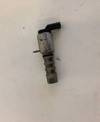 Volkswagen Golf VI Camshaft vanos timing valve 06E257S