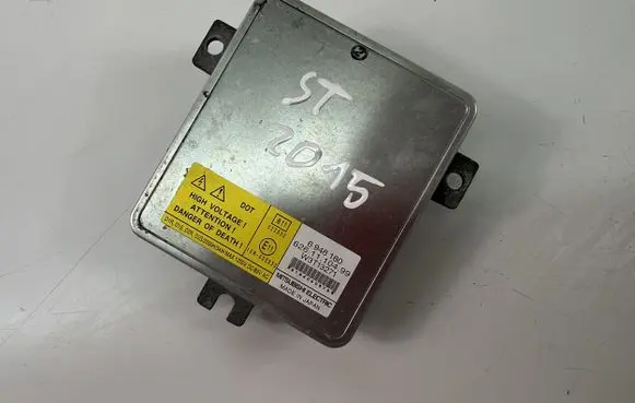Volvo V70 Xenon control unit/module 6948180