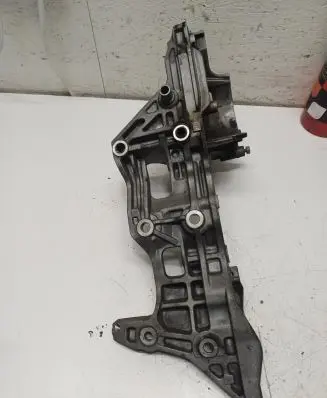 Volkswagen PASSAT B8 A/C compressor mount bracket 04L903143