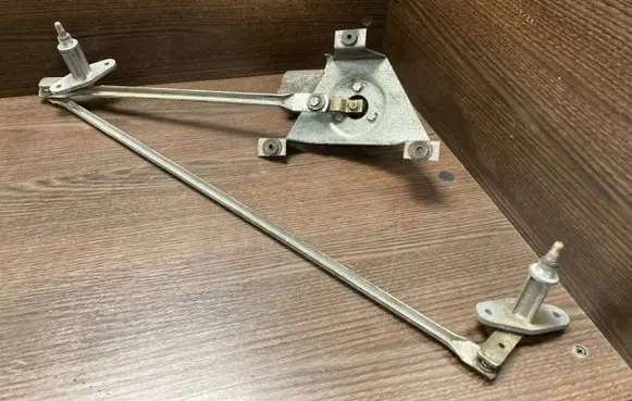 Front wiper linkage