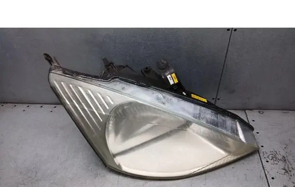 Ford Focus Front reflector 