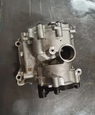 BMW 3 F30 F35 F31 Oil pump 7643046