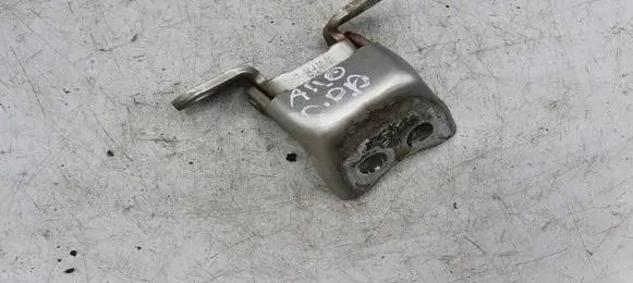 Honda CR-V Front door lower hinge NOCODE