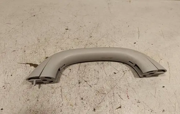 Mitsubishi L200 Rear interior roof grab handle