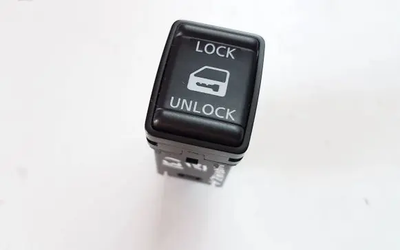 Nissan Navara D23 Central locking switch button 9819K2