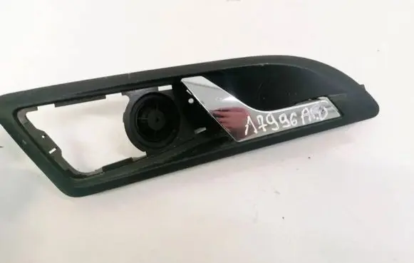 Skoda Octavia Mk2 (1Z) Rear door interior handle 1Z0837248
