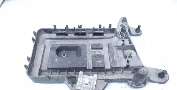Volkswagen Golf V Battery tray 1KM915333
