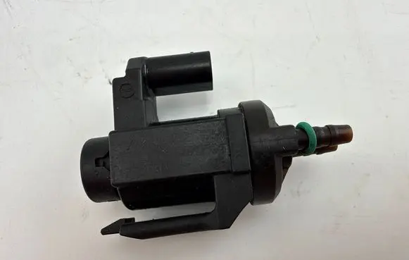 BMW 3 F30 F35 F31 Vacuum valve 8570591