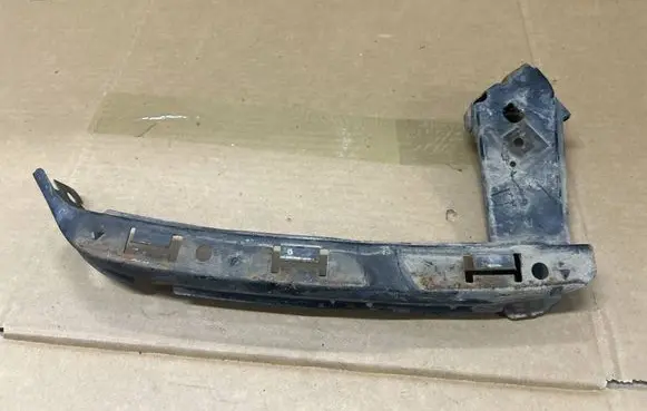 Honda CR-V Headlight/headlamp mounting bracket 