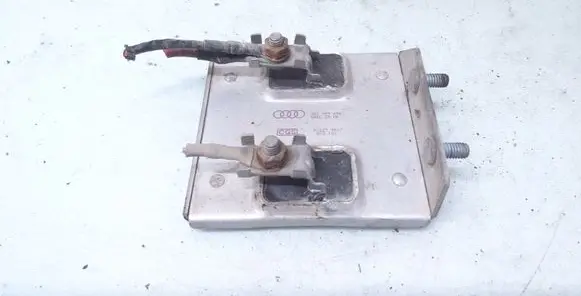 Audi A6 S6 C4 4A Coolant fan relay 8D0959493