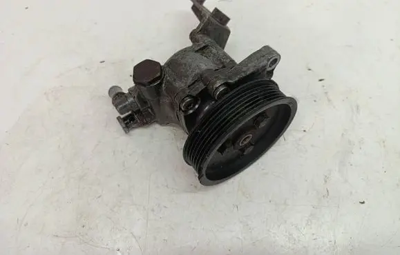 BMW X3 E83 Power steering pump 7516848