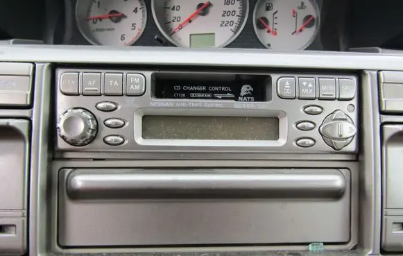 Nissan X-Trail T30 Glove box 
