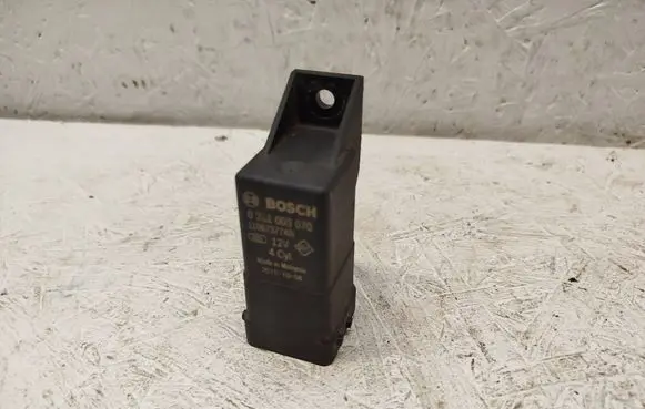 Nissan Qashqai Glow plug pre-heat relay 0281003070 20151008 110673774R