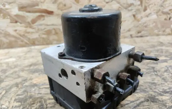 Chrysler Voyager ABS Pump P04721427AK 04686702AE