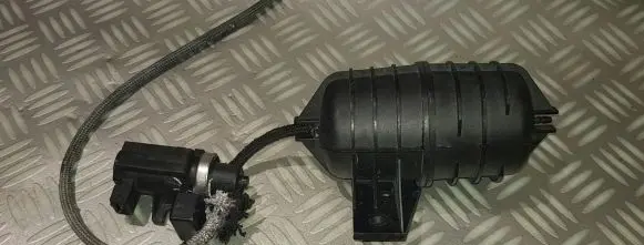 BMW X3 E83 Vacuum air tank 2247906