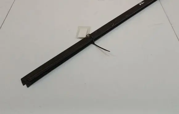 Skoda Octavia Mk2 (1Z) Front door glass trim molding 