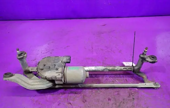 Volkswagen Golf VII Front wiper linkage and motor 