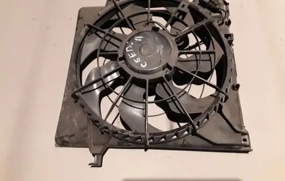 KIA Ceed Radiator cooling fan shroud 253801H600