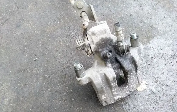 Nissan Primera Rear brake caliper