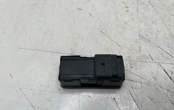 BMW 5 E60 E61 Sunroof switch 6907288 03015010