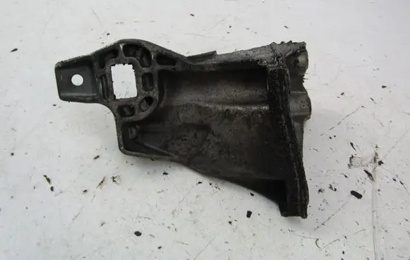 Audi 80 90 S2 B4 Engine mounting bracket 8A0199307C