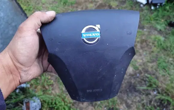 Volvo C30 Steering wheel airbag 6100233A00 8623349 L4012M0680476
