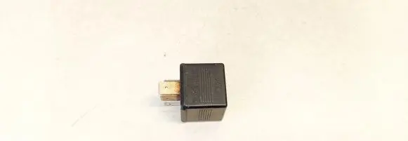 Audi A6 S6 C4 4A Other relay 443951253s 899556