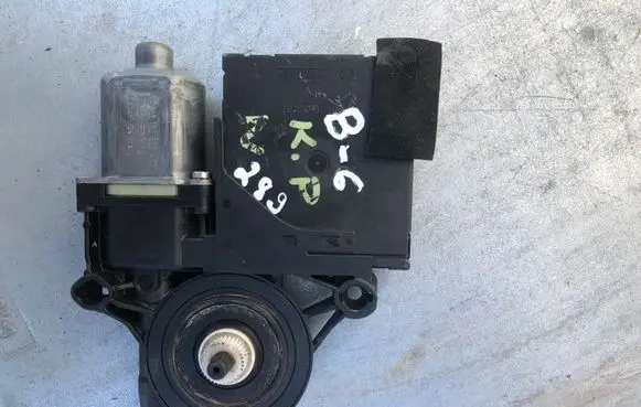 Volkswagen PASSAT B6 Front door window regulator motor 1K0959793N 974627107 F005S00348