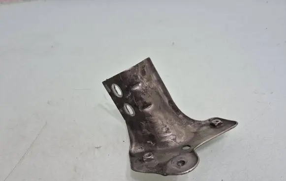 Skoda Fabia Mk2 (5J) Fender mounting bracket 