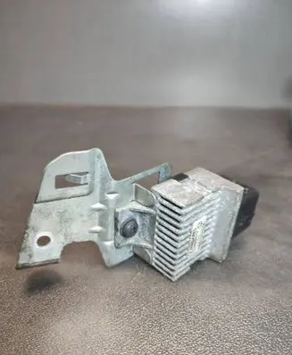 Volkswagen PASSAT B7 Glow plug pre-heat relay 9M5Q12A343AA