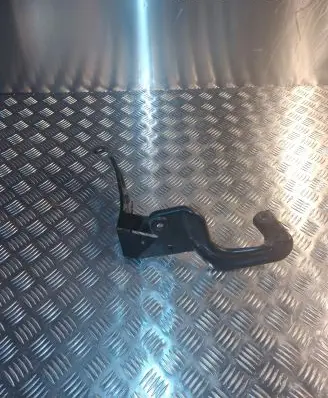 Audi A6 S6 C6 4F Intercooler pipe mounting bracket 4F0145814