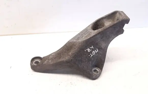 Audi A4 S4 B7 8E 8H Engine mounting bracket 8E0199307S