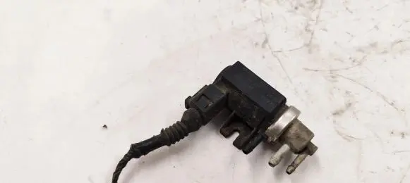 Audi A4 S4 B5 8D Turbo solenoid valve 1J0906627B 05T230 52240315