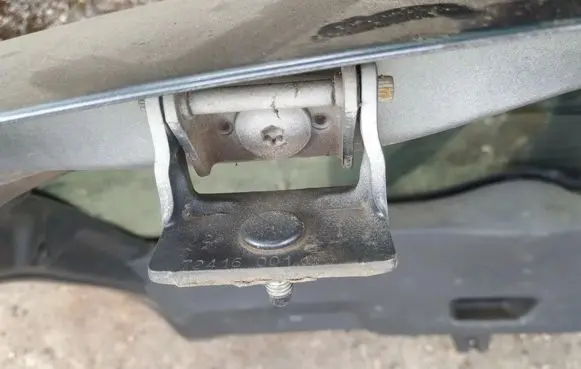Citroen C3 Tailgate/trunk/boot hinge