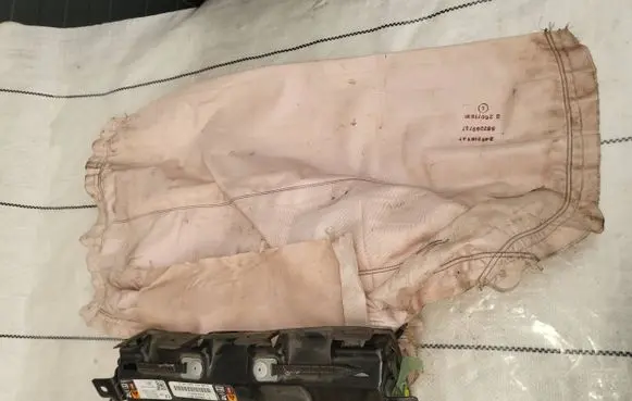 Tesla Model S Knee airbag 100525900g