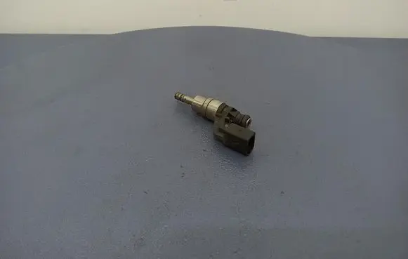 Volkswagen PASSAT B5.5 Fuel injector 03C906036A