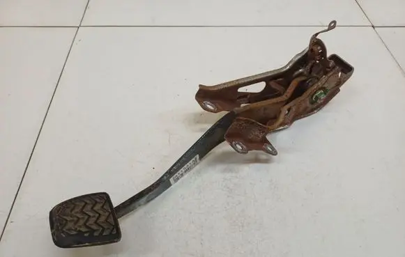 Toyota Yaris Brake pedal