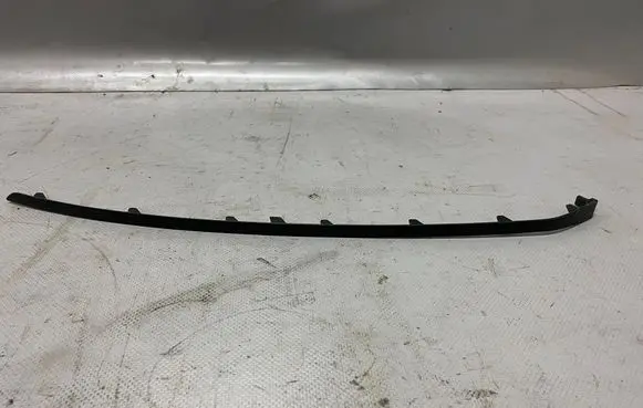 Front bumper lip