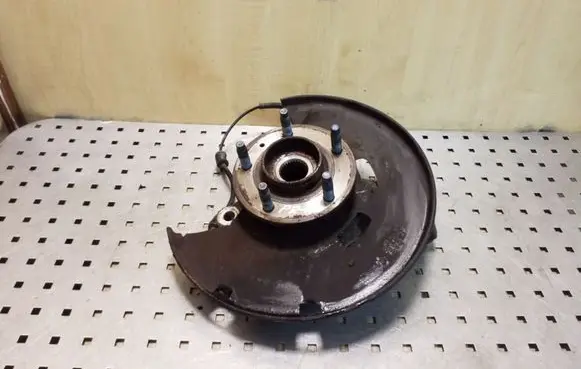Opel Astra J Front wheel hub