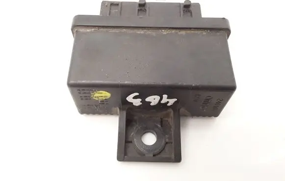Peugeot 607 Fuel pump relay 240107