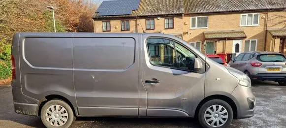 Opel Vivaro Front bodywork piece 