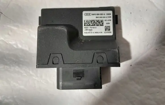 Audi A4 S4 B9 Fuel injection pump control unit/module 8W0906093G