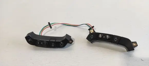 BMW 5 E39 Steering wheel buttons/switches 03740350 8368969 8363700
