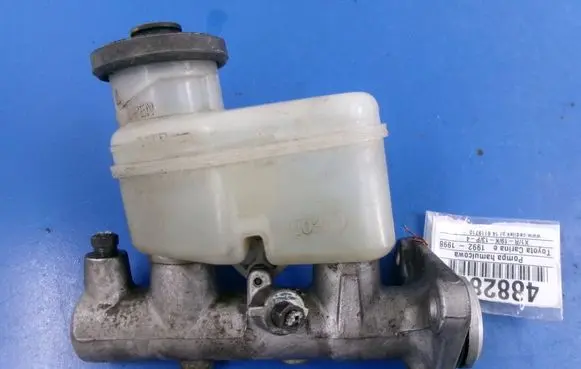 Toyota Carina T190 Master brake cylinder