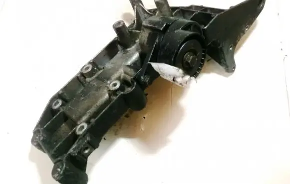 Volvo S80 Engine mounting bracket