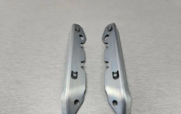 BMW 3 E92 E93 Front bumper mounting bracket 7154715 7154716 51117154715