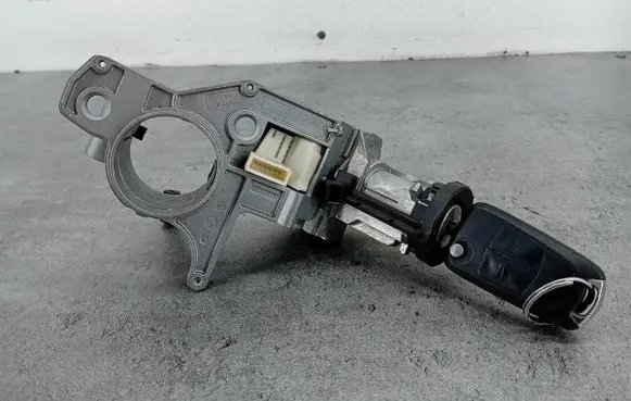 Opel Zafira B Ignition lock 2421490NO501882