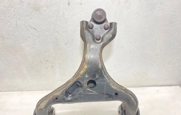 Mercedes-Benz Vito Viano W639 Front lower control arm/wishbone A6393300810