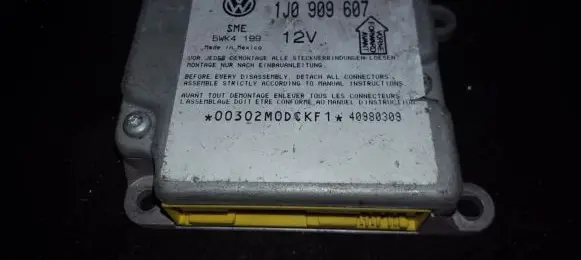 Volkswagen PASSAT B5 Airbag control unit/module 1j0909607 5wk4199