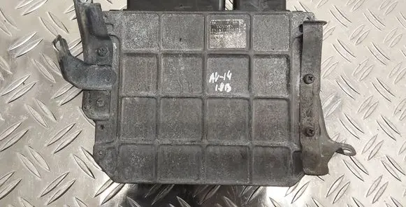 Toyota Avensis T270 Engine control unit/module 8966105M10